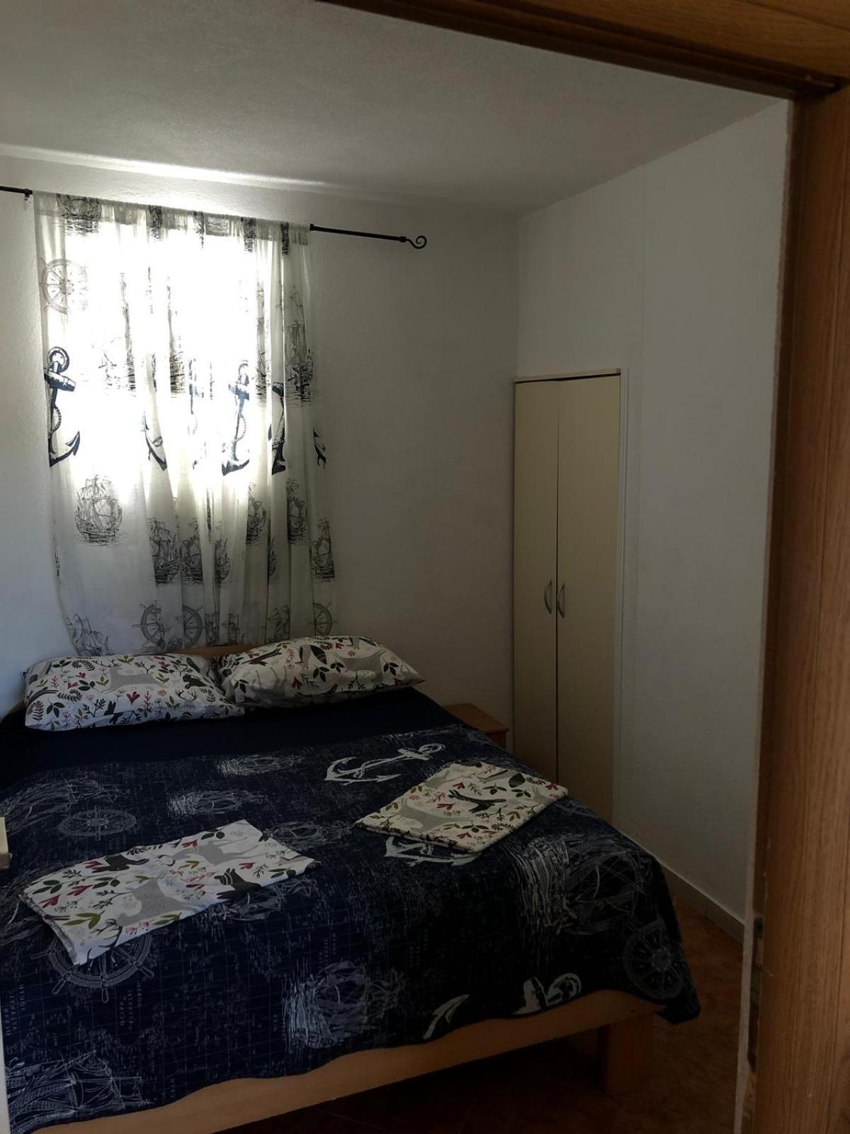 Apartmani Cesarica Karlobag Room photo